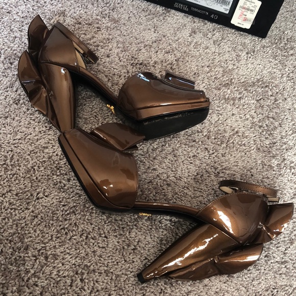 🛑 SOLD! Prada Patent Leather Sandals - Picture 7 of 9